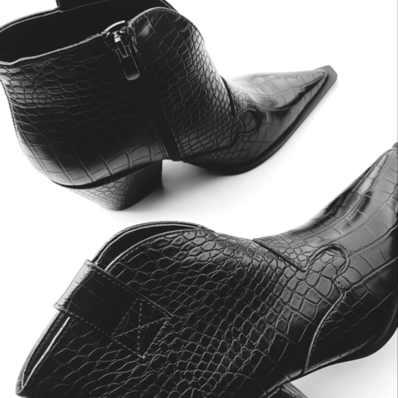 NEW! SUPER MODE vegan leather western ankle boot 41. - Picture 2 of 12